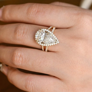 Stunning 2.0 - 4.0 CT Pear Moissanite Engagement Ring with Pave & Halo Design 6