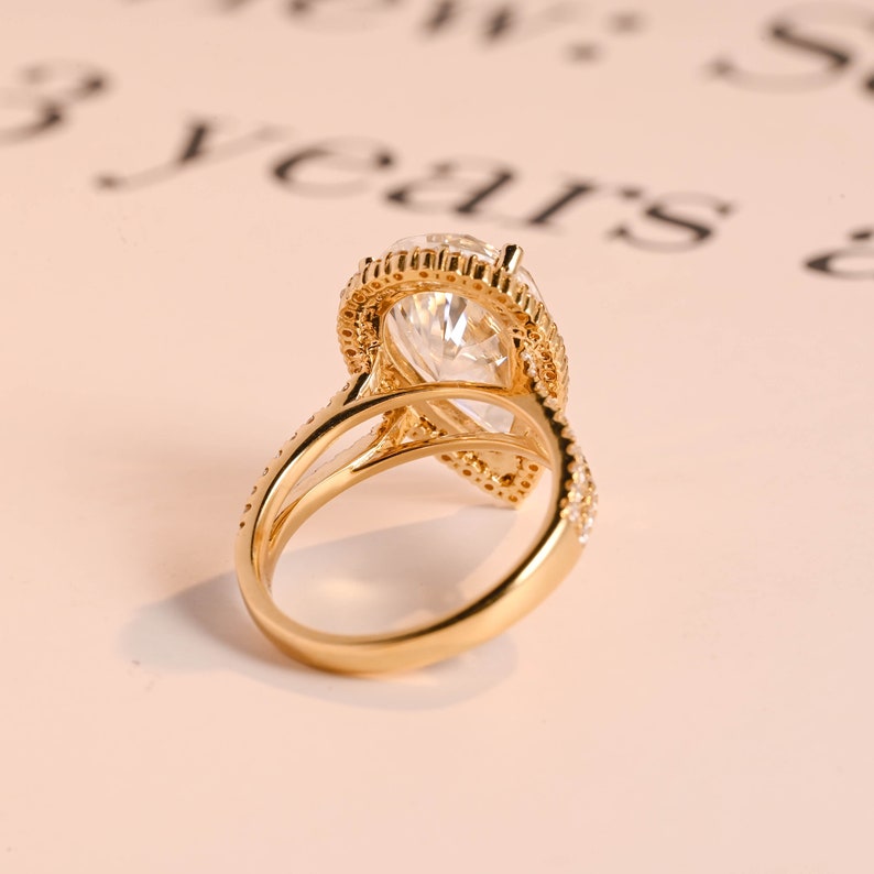 Stunning 2.0 - 4.0 CT Pear Moissanite Engagement Ring with Pave & Halo Design 3