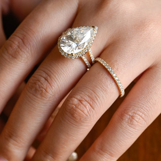 Stunning 2.0 - 4.0 CT Pear Moissanite Engagement Ring with Pave & Halo Design 4
